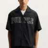 Chemise avec logo en contour