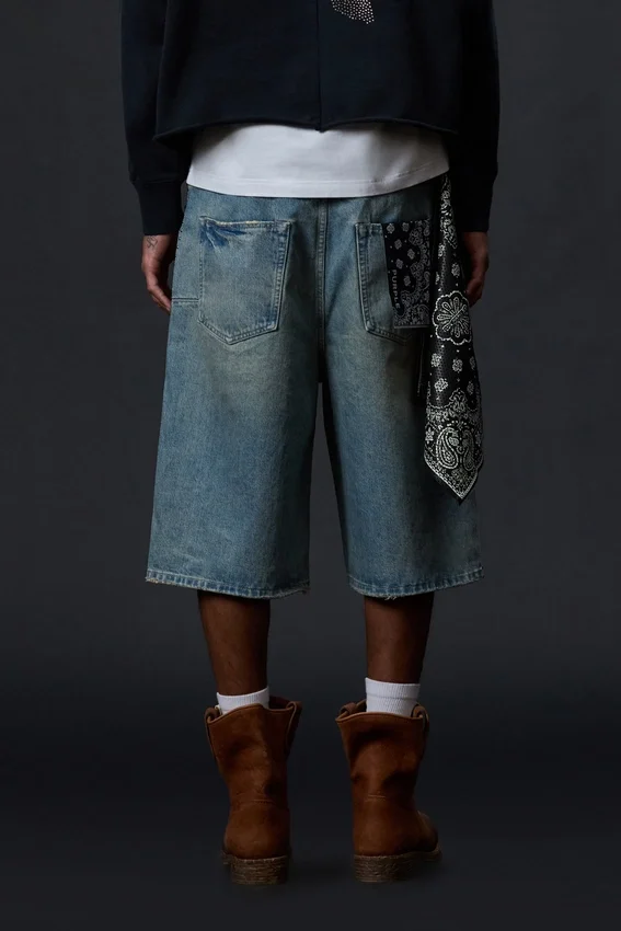 P070 Short orné