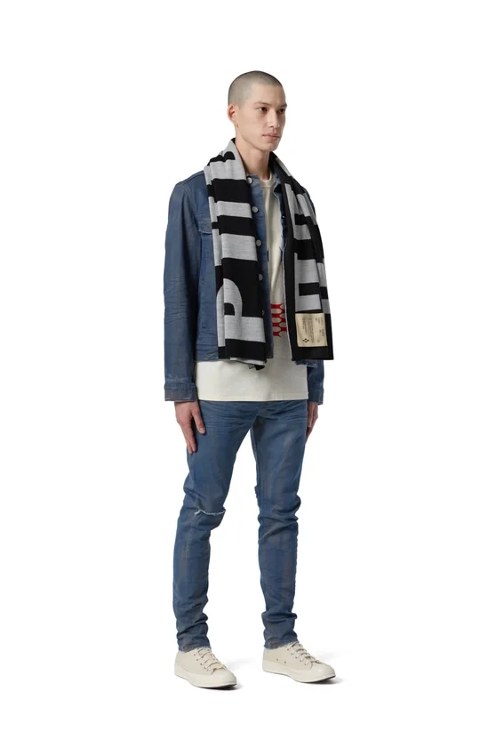 P905 ÉCHARPE - Logo oversize exclusif en niveaux de gris