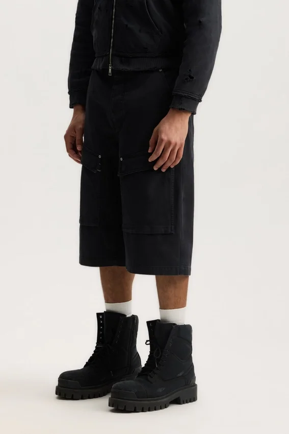 Short cargo ample