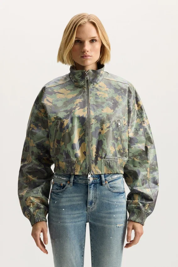Veste en cuir camouflage peint